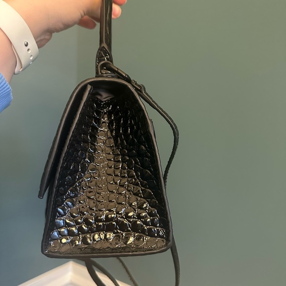 WOMEN'S HOURGLASS SMALL HANDBAG CROCODILE EMBOSSED IN BLACK - Picture 2 of 3